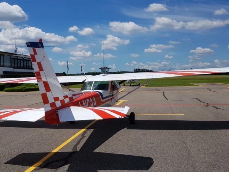 Cessna-150-Aerobat-I-NCAA-6