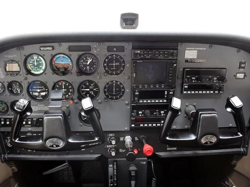 Pannello-Strumenti-Pannello-radio-velivolo-Aeroclub-Varese-Cessna-C-172-SP-I-ACVL
